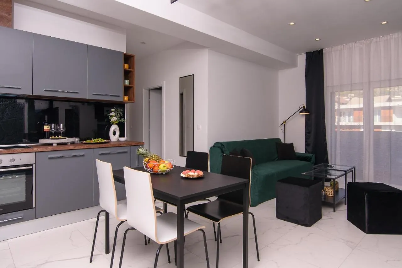 Batinic Apartments Kastela 0*,  Croatia